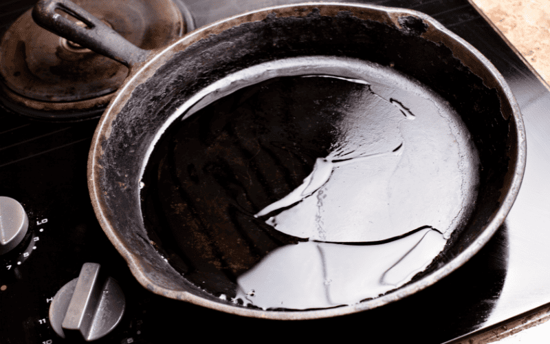 What is the best oil to season a cast iron skillet